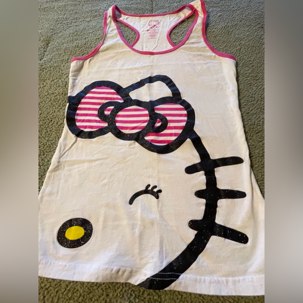 Casual tank for sleeping or lounging. Like new! 😁😻